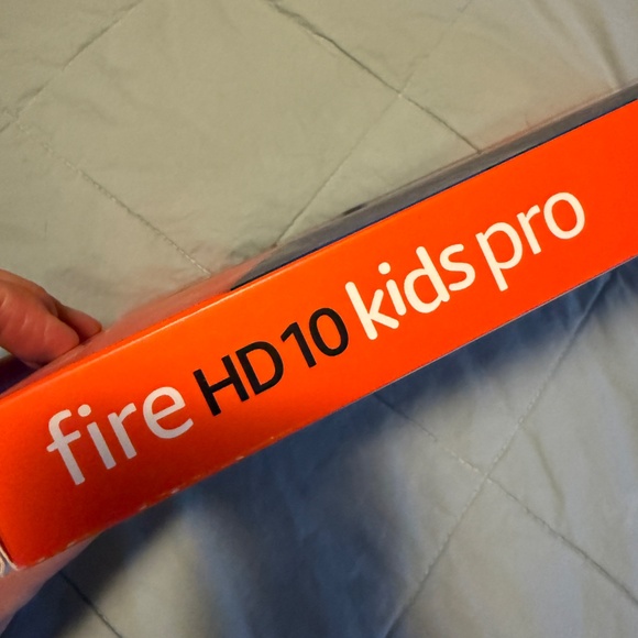 New Fire HD10 Kids pro Tablet and case Nebula - Picture 6 of 6